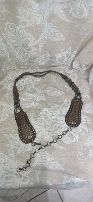 Cintura donna con dettagli oro e cuoio