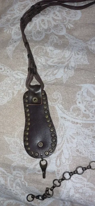 Cintura donna con dettagli oro e cuoio