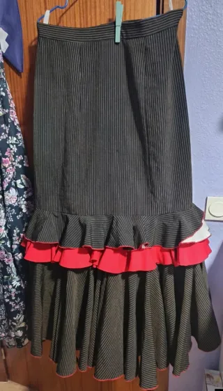 Falda Rociera Negra y Roja