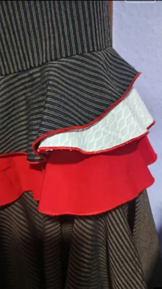 Falda Rociera Negra y Roja