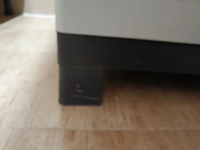 Armario de resina gris y negro. No envío