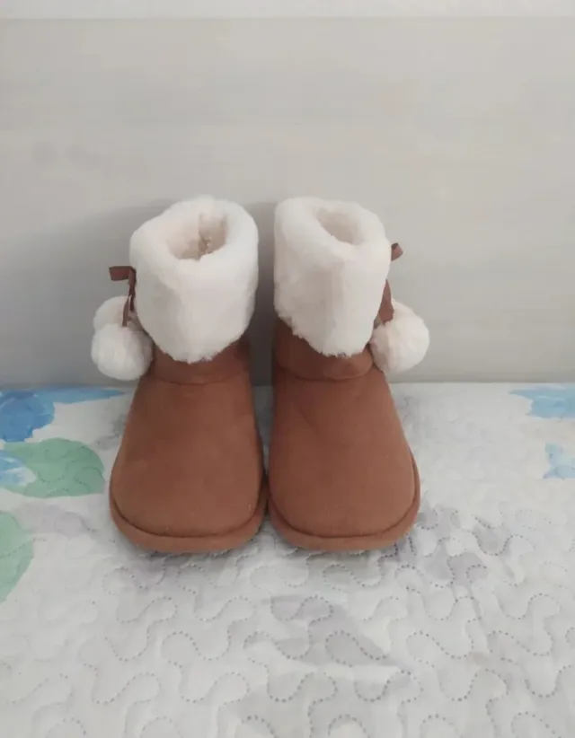 Zapatillas de casa marrones con pompón