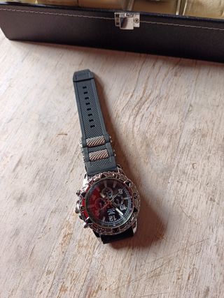Reloj Negro y Plateado