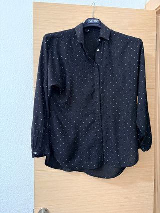 Blusa negra lunares blancos Stradivarius