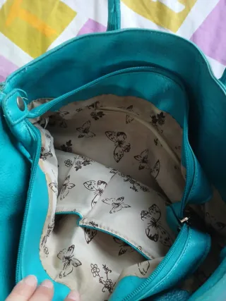 Bolso de piel color turquesa