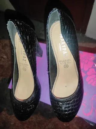 Zapatos de tacón negros efecto piel. Maripaz