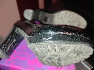 Zapatos de tacón negros efecto piel. Maripaz