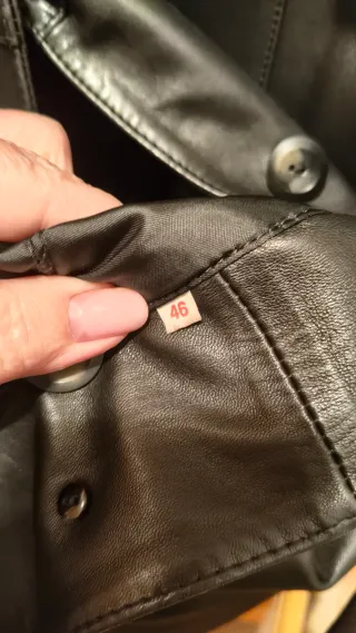 Americana de piel acolchada