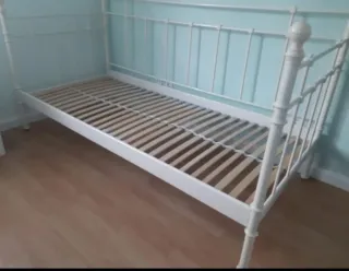 Cama TROMSNES Forja Blanco + somier LÕNDINGEN IKEA