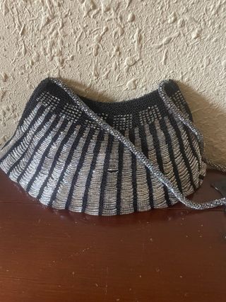 Bolso de fiesta tejido con abalorios