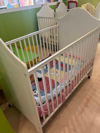 Cuna bebé blanca