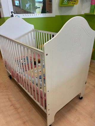 Cuna bebé blanca
