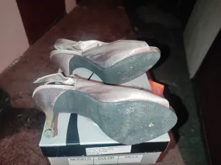 Zapatos de salón elegantes