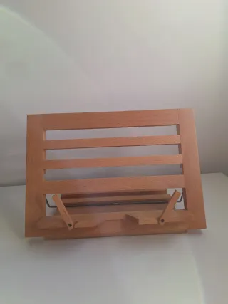 Atril de madera para libros o apuntes