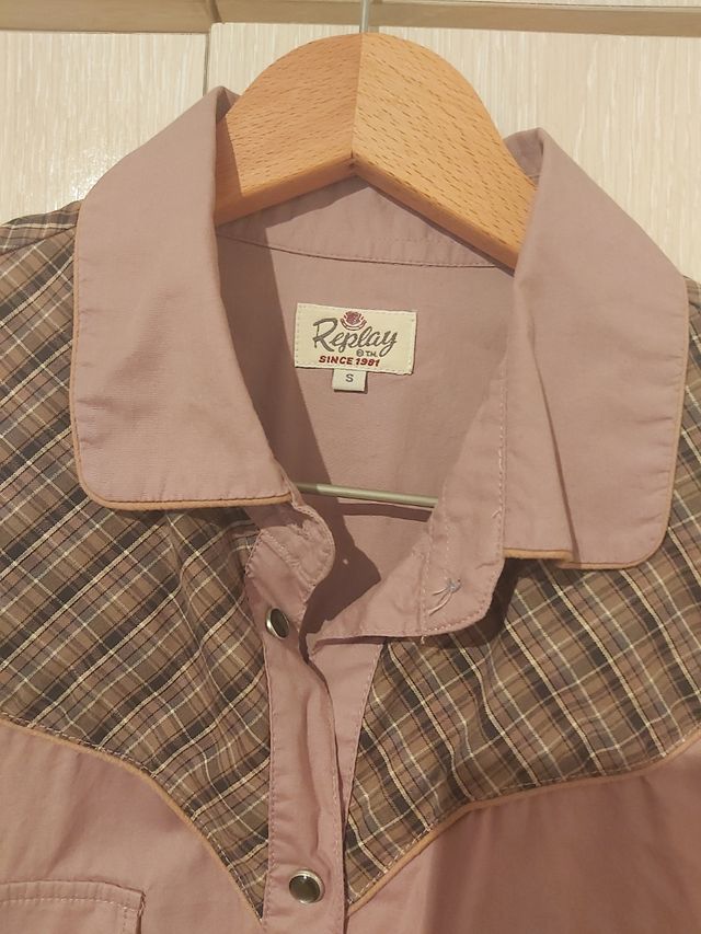 Camisa Replay estilo country, color malva. Talla S