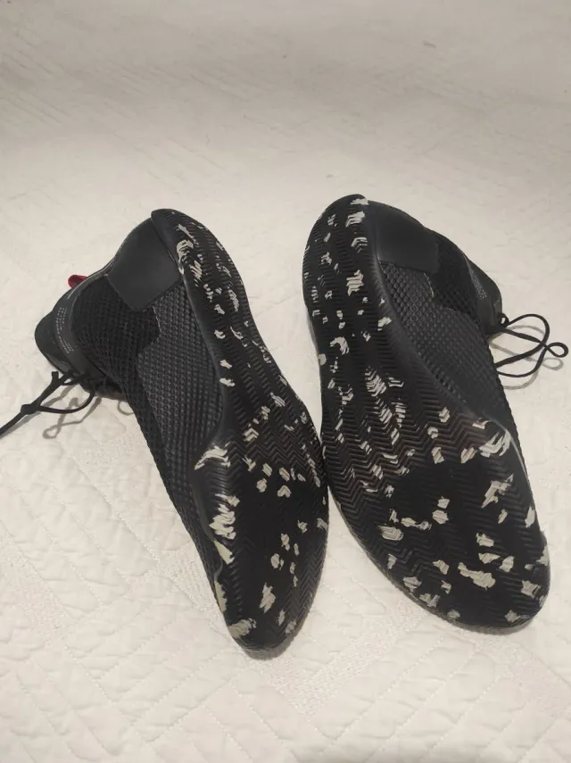 Botines de boxeo Decathlon negros y rojos