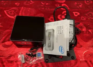 MiniPC Intel NUC7CJYH - 16GB RAM, 240GB SSD