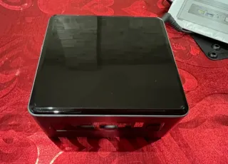 MiniPC Intel NUC7CJYH - 16GB RAM, 240GB SSD