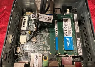 MiniPC Intel NUC7CJYH - 16GB RAM, 240GB SSD