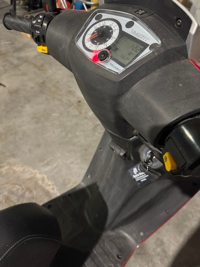 Peugeot Viva City Rojo nueva 500km.