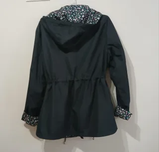 Chaqueta reversible con capucha