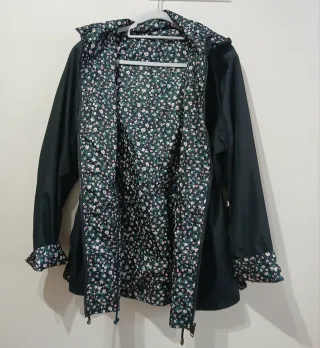 Chaqueta reversible con capucha