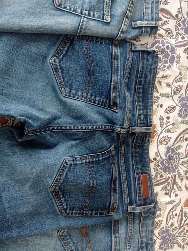 Lote 4 jeans. Tommy Hilfiger, etc