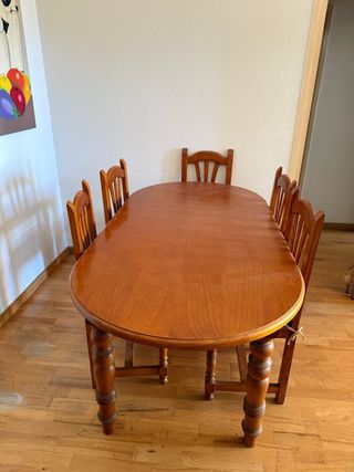 Mesa de comedor de madera con 6 sillas
