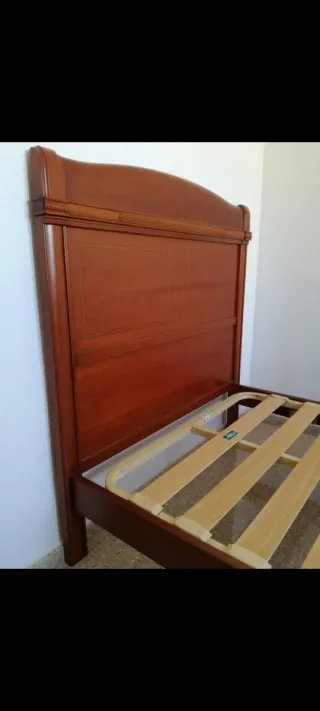 Cama y mesita de noche