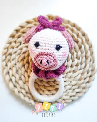 Sonajero de crochet de cerdito