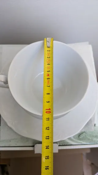 Set da tè composto da 2 tazze con piattini uguali