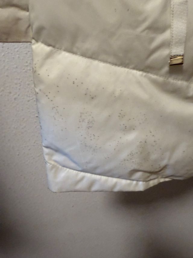 Chaquetón blanco midi con manchas