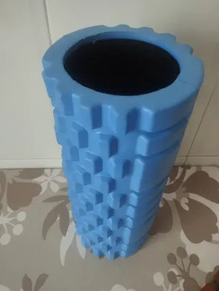 Rodillo masajeador azul sin usar