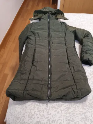Parka talla M,verde militar, con capucha desmontab
