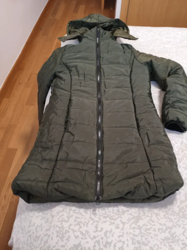 Parka talla M,verde militar, con capucha desmontab
