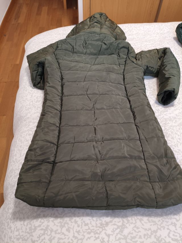 Parka talla M,verde militar, con capucha desmontab