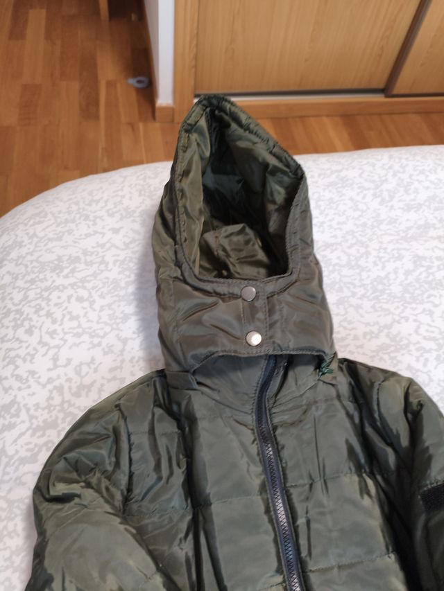 Parka talla M,verde militar, con capucha desmontab
