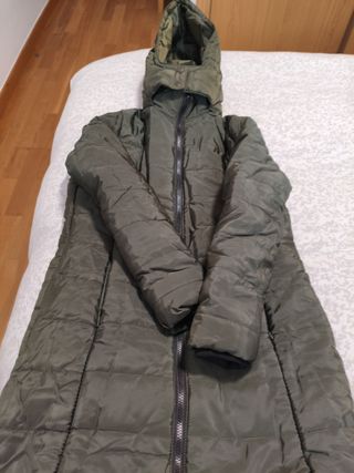 Parka talla M,verde militar, con capucha desmontab