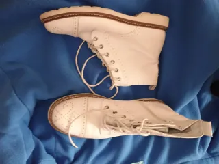 Botines blancos con cordones