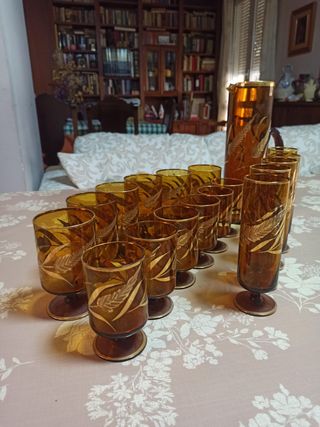 Juego copas y vasos ámbar con dorado