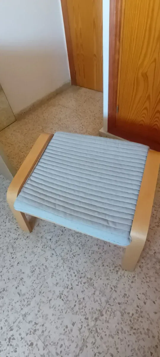 Sillón y reposapiés POÄNG IKEA