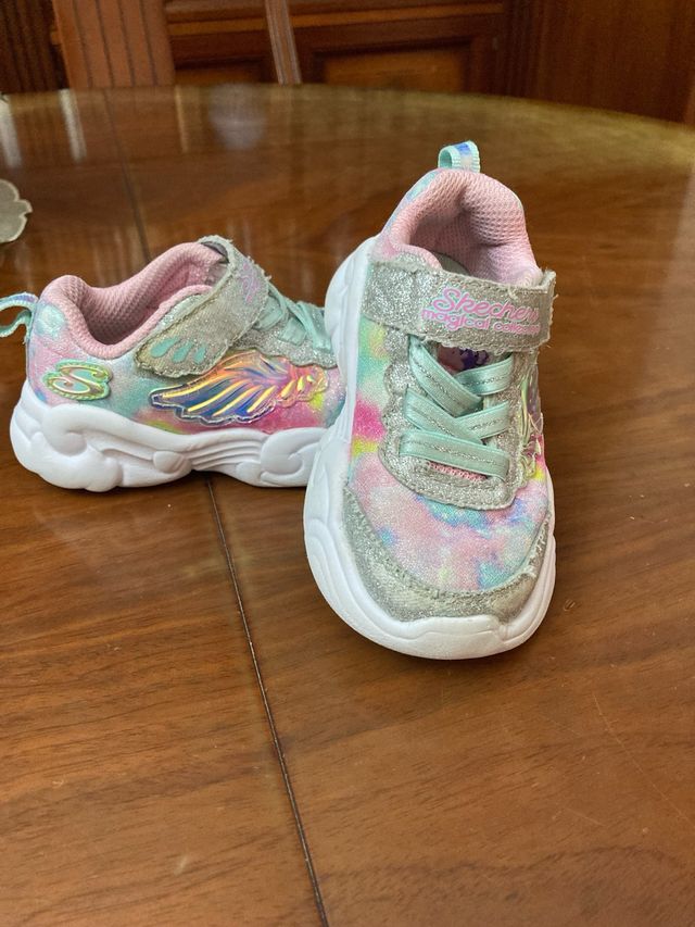 Deportivas Skechers niña talla 21