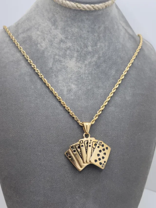 Colgante de cartas de póker dorado