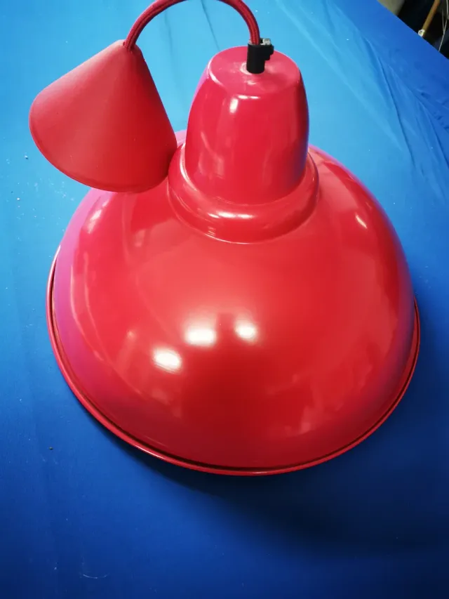 Lámpara colgante roja metálica