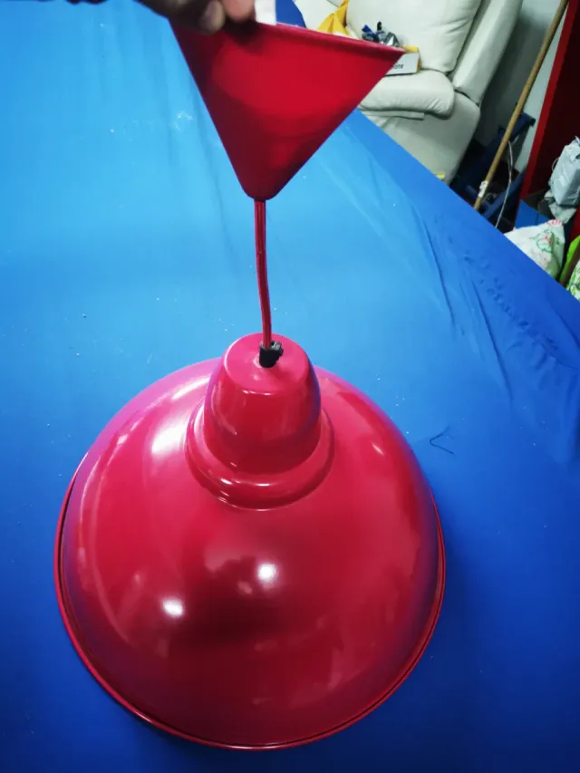 Lámpara colgante roja metálica