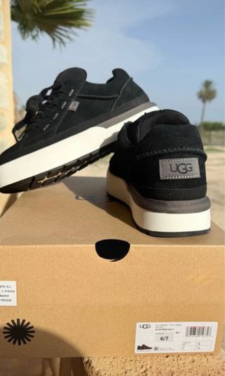 Ugg negras originales nuevas modelo Goldencush 