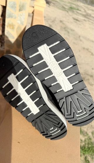 Ugg negras originales nuevas modelo Goldencush 
