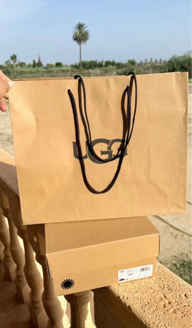 Ugg negras originales nuevas modelo Goldencush 