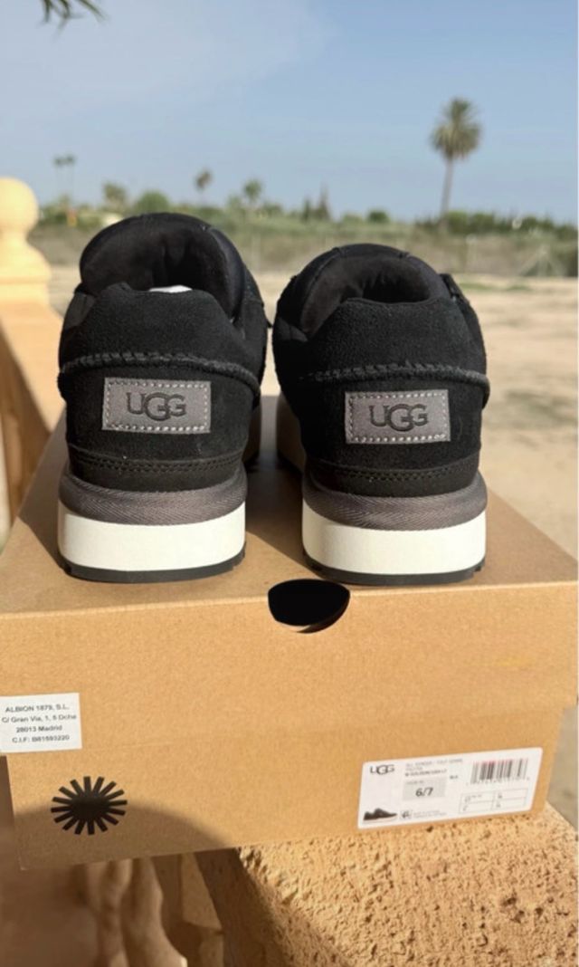 Ugg negras originales nuevas modelo Goldencush 