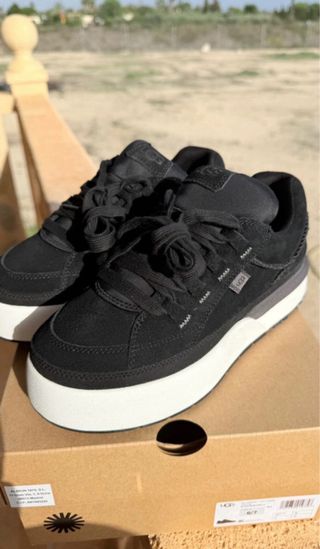 Ugg negras originales nuevas modelo Goldencush 